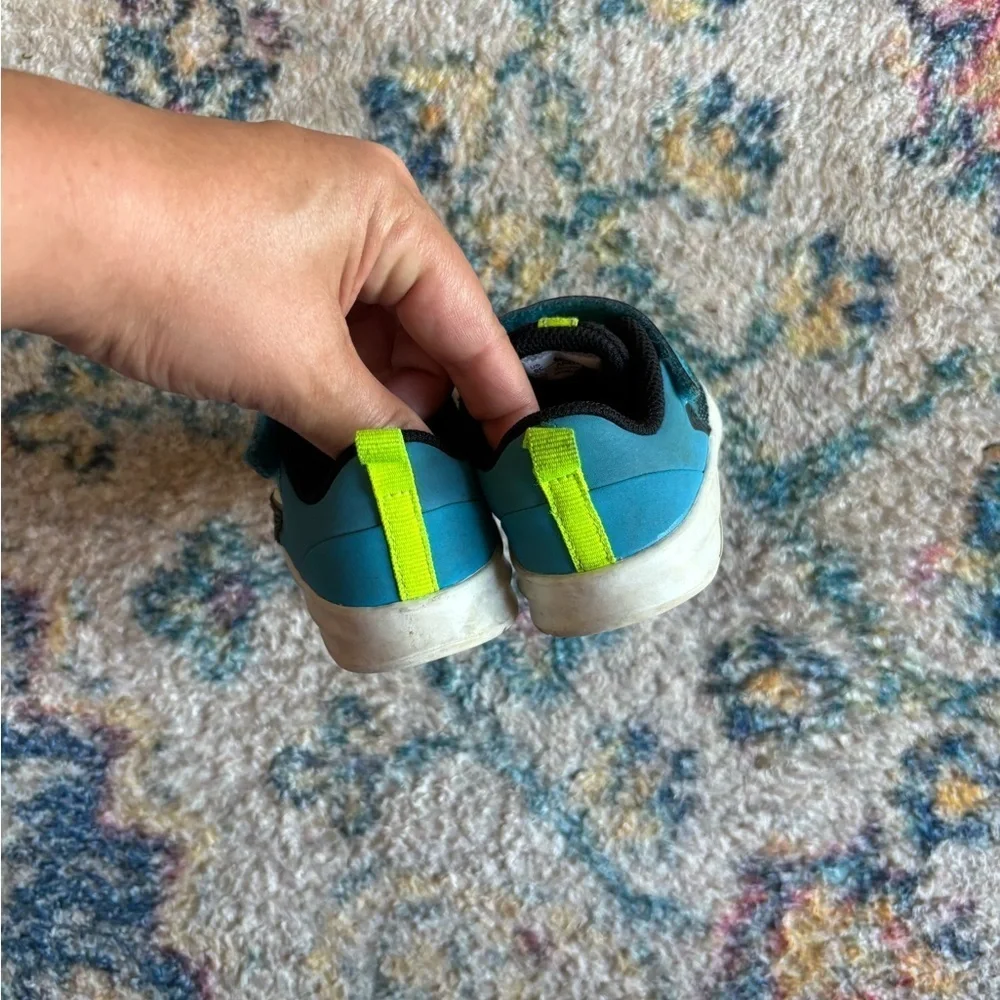 Nike Toddler Shoes Size 6C - Picture 3 of 4